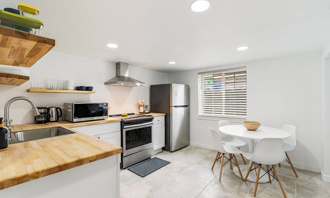 Kenton House | Stumptown Station/King Bed