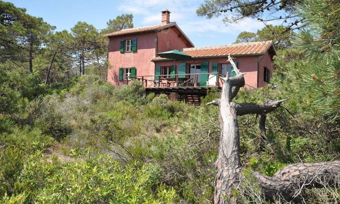 Castiglione della Pescaia Villa | Stunning private villa for 10 people with WIFI, TV, patio, pets allowed, panoramic view and park.