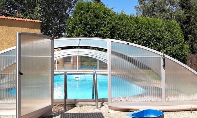 Stare Buky House | Stunning private villa for 10 people with WIFI, hot tub, private pool, TV, terrace and pets allo.