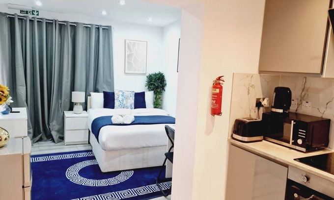 South Harrow Apartment | Stunning 1-Bed Apartment in Harrow with parking