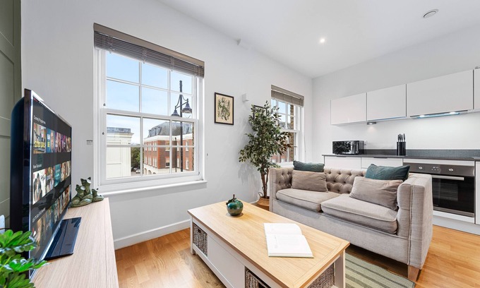 Staines Apartment | Stunning 1 Bed Apartment Near Heathrow London