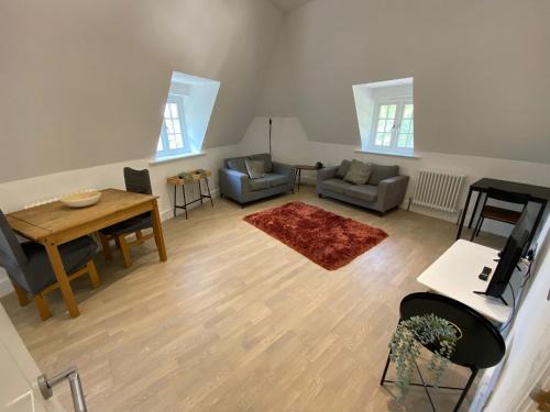 Tadworth Apartment | Stunning 1 Bed Apartment - Perfect for Couples or Solo Stays