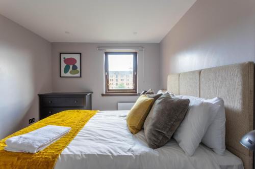 East End Apartment | Stunning 1 Bed Merchant City Apartment with Parking