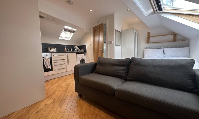 Stanningley Apartment | Stunning 1-bed Studio in Pudsey