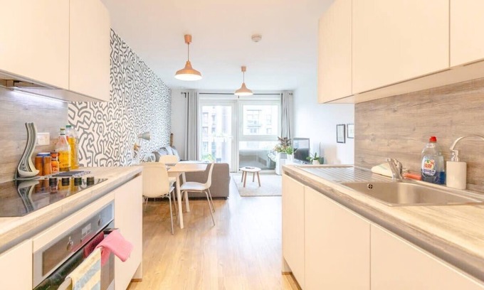 Surrey Docks Apartment | Stunning 1bedroom Flat w/Balcony - Surrey Quays!