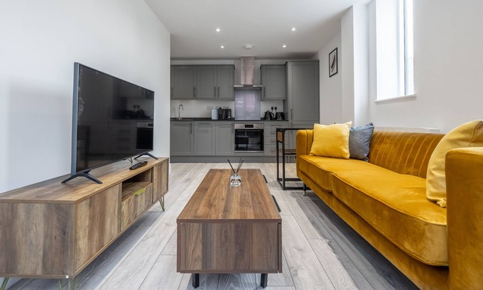 Camberley Apartment | Stunning 2-Bed Apartment in Camberley