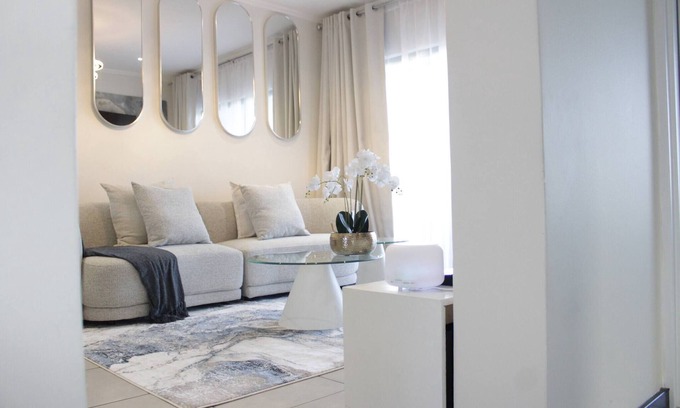 Lone Hill Apartment | Stunning 2 bed Apartment near Monte Casino