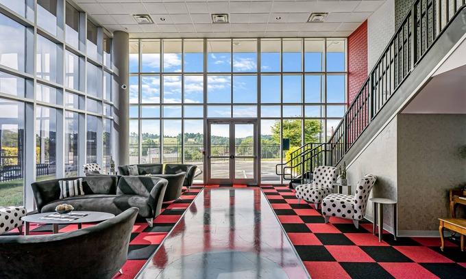 Bluff City House | Stunning 2 bed condo across from BMS!