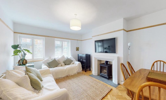 Kew Apartment | Stunning 2 bed flat in Richmond