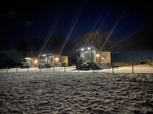 Ballycastle House | Stunning 2 Bed Glamping Cabin with private Hot Tub - Pod 1