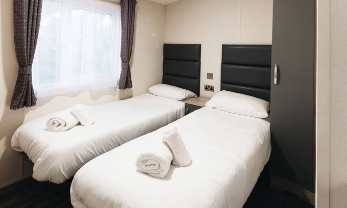 Barmston Cottage | Stunning 2 bed lodge with hot tub - Barmston