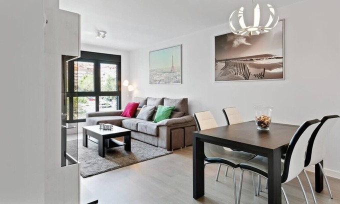 San Diego Apartment | Stunning 2 Bedroom Apartment near Adelfas