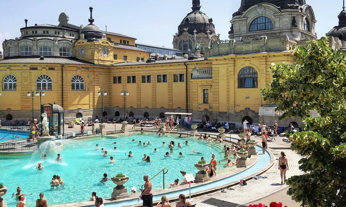 Terezvaros Apartment | Stunning 2 Double Bedroom Apartment In The Centre Of Budapest