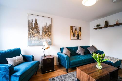 Moffat House | Stunning 3 Bed Home in Somerset with 2 Parking Spaces