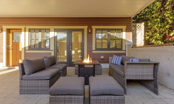 Lower Lonsdale House | Stunning 3 bedroom Secondary Suite N. Van