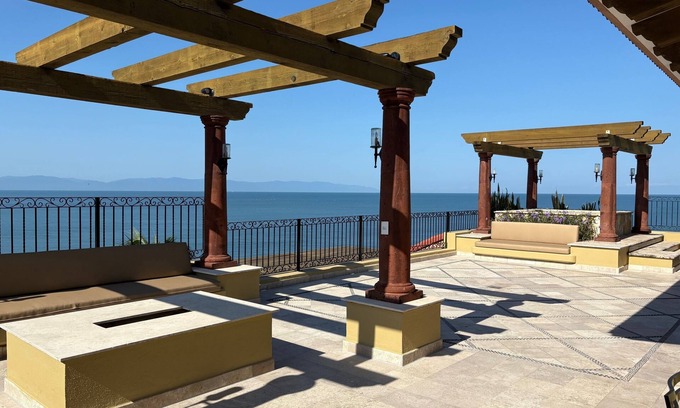 Flamingos Resort | Stunning 3‑Bedroom Ocean-View Penthouse - Christmas Week 2025 Villa La Estancia