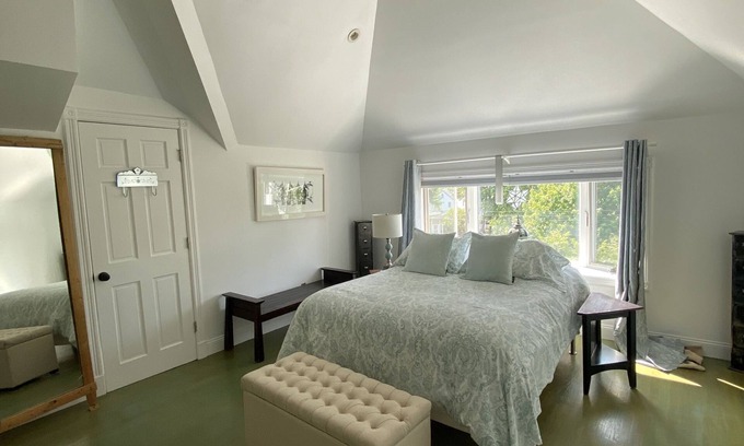 New Rochelle House | Stunning 3-Bedroom, 2-Bath Home w/Attic – 38 Minutes from NYC by Train