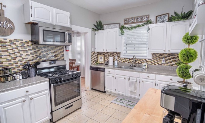 Denver Heights Cottage | Stunning 3 BR Home Near DT Alamodome - Riverwalk