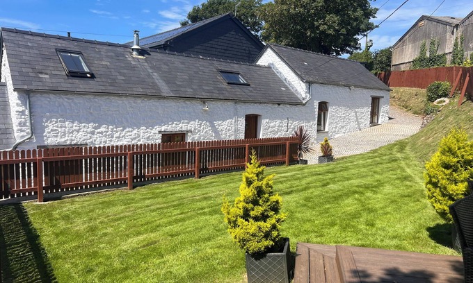 Crynant House | Stunning 300 year old restored barn in Gower near the beach