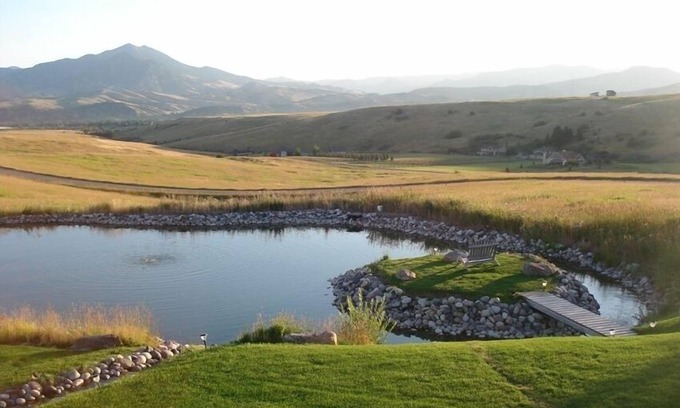 Bozeman House | Stunning 360° Vistas - Swim/Skating Pond - 10 Min. to Downtown