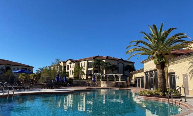 Andalucia Apartment | Stunning 3BR/2BA Condo in Naples
