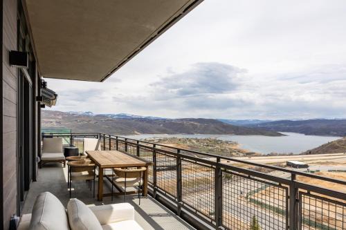 Park City Apartment | Stunning 3BR in New Deer Valley East Village Ski, Dine, and Relax! Sleeps 8, Modern Amenities