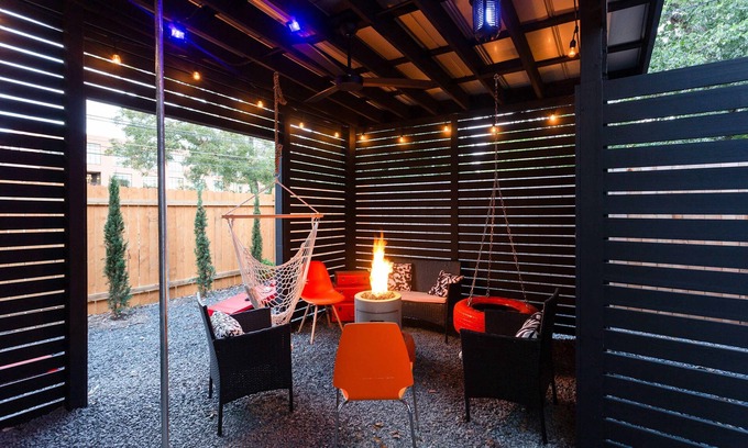 East Cesar Chavez House | Stunning 3rd St Escape 6th Street 4 min Walk