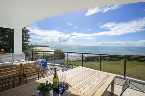 Noraville House | Stunning 4-Bed -Aloha Beach Front Beauty Noraville