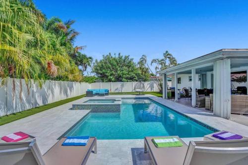 Deerfield Beach Villa | Stunning 4 Bedrm New Pool+Jacuzzi 1 Mile to Beach