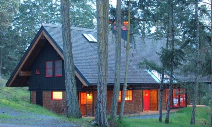 West Sound House | Stunning 4 bedroom water view home on Historic Slanted Apple Farm- sleeps 8