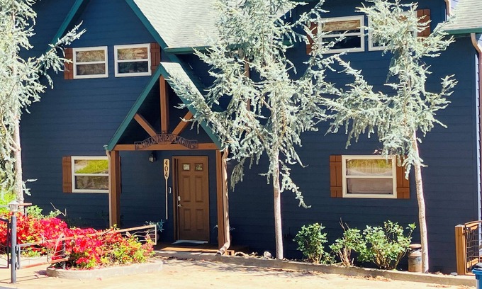 Lampe Cabin | Stunning 4BR 4BA Lakefront Cabin-Sleeps 10