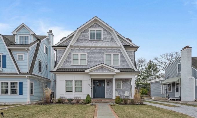 Sea Girt House | Stunning 5-bedroom house in Sea Girt with pool and outdoor bar