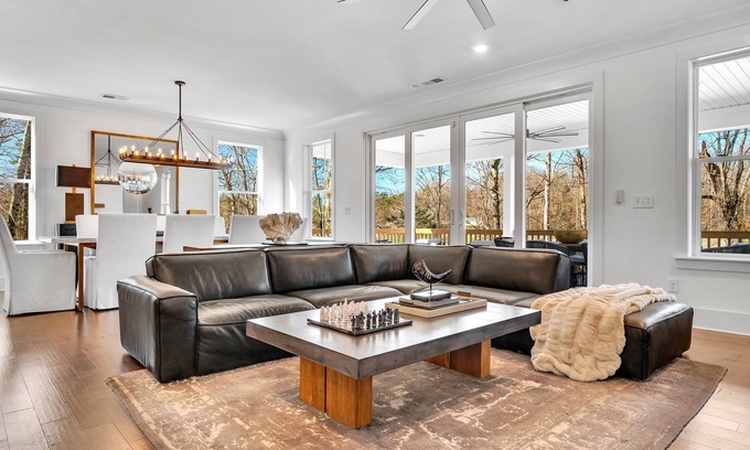 Sherrills Ford House | Stunning 5-bedroom Lakefront Retreat on Lake Norman - Hot Tub, Kayaks, Firepit