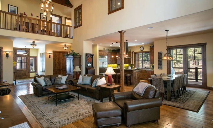 Truckee Cabin | Stunning 5 BR Home | Private Hot Tub| 2 Primary Rooms| Media Room, Pool Table & Ping Pong