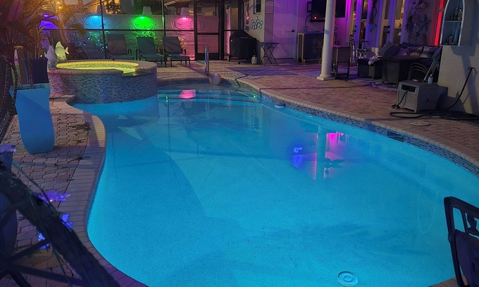 Central Naples House | Stunning 5BR/6BTH Pool Home 1 Mile to Beach! 5 min to Downtown Naples