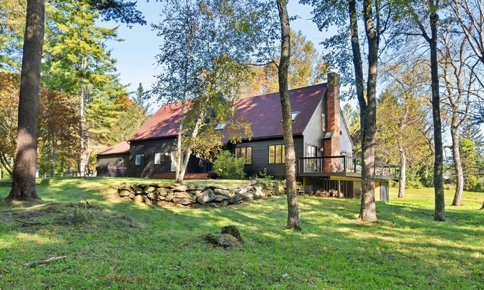 North Egremont House | Stunning 6-BR Country Home 10-min to Catamount