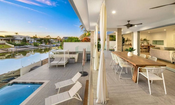 Sorrento House | Stunning 6brm waterfront