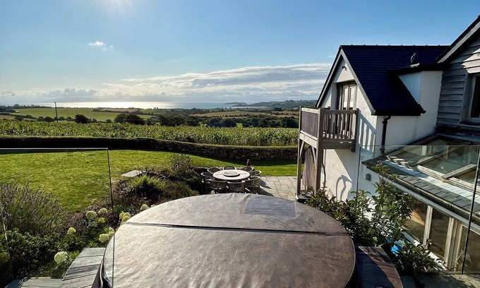 Llanengan House | Stunning 8 Bedroom Home w/Hot Tub and Coastal Views!