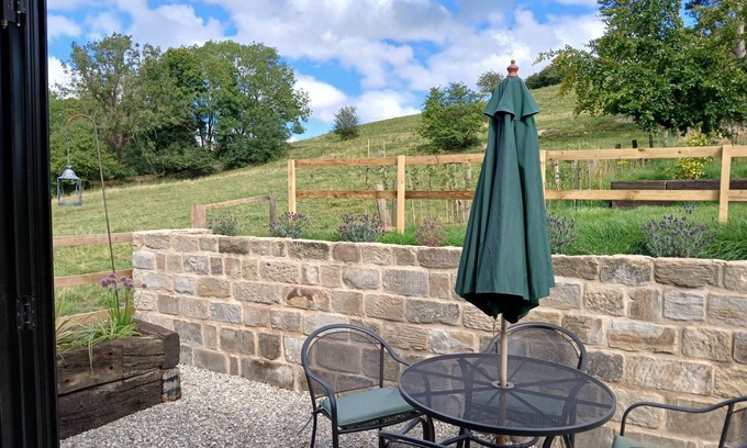 Grange Moor House | Stunning and spacious retreat, minutes from glorious countryside, pubs and walks