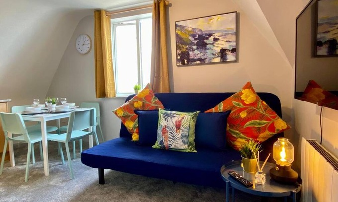 Westbourne Apartment | Stunning Apartment - 5 Minute Walk to the Best Beach! - Great Location - Parking - Fast WiFi - Smart TV - Newly decorated - Close to Bournemouth & Poole Town Centre & Sandbanks