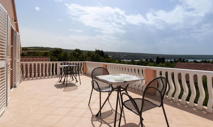 Gornji Karin Apartment | Stunning apartment in Gornji Karin