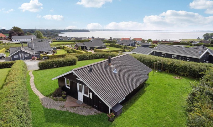 Ronde Apartment | Stunning apartment in Rønde with sauna