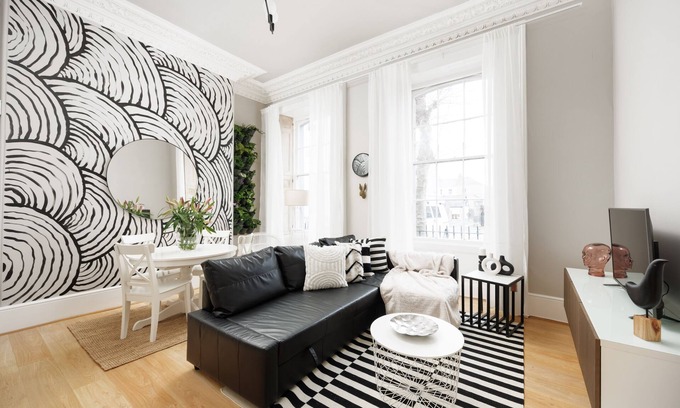 Plymouth Apartment | Stunning Arty Apartment & mezzanine