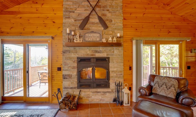 Athens House | Stunning Athens Home: Mtn Views & Pool Access