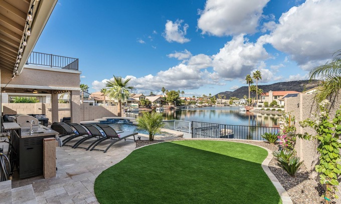 Arrowhead Lakes House | Stunning AZ Home On Lake!
