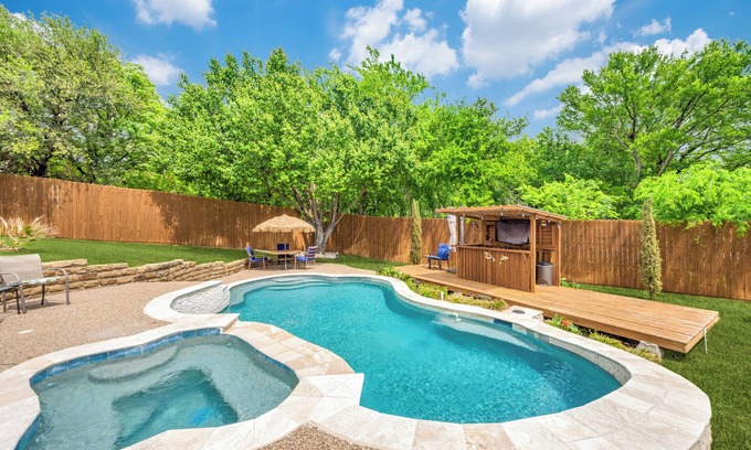 Denton House | Stunning Backyard with Pool & Spa : Pool Table & Grand Piano : Great Location