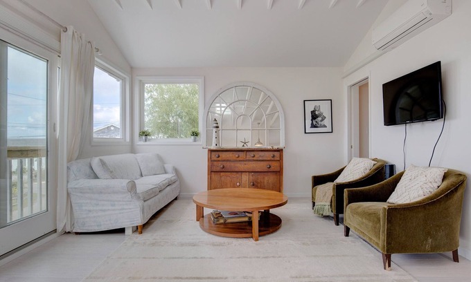 Westhampton Beach House | Stunning Beach House steps to ocean beach