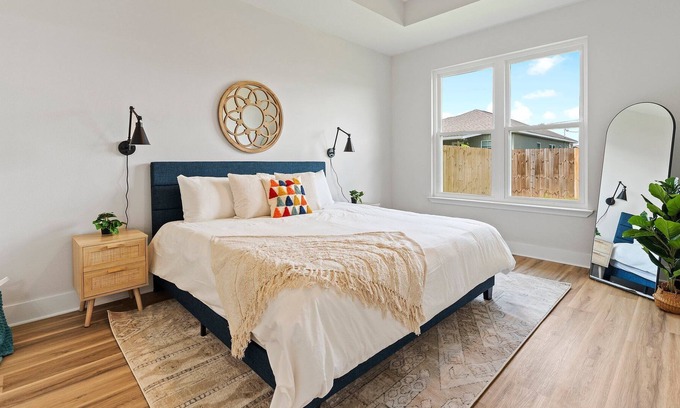 Ono Island Cottage | Stunning Beach Cottage, Minutes to Beach and Parks