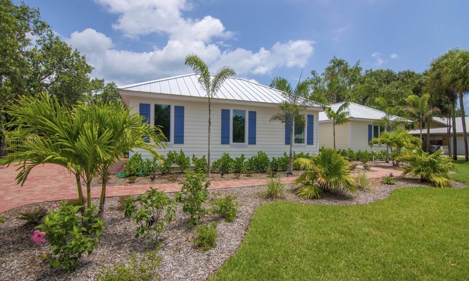 South Beach House | Stunning Beach side Pool Home - Sleeps 6 -Moorings/Floralton Beach area
