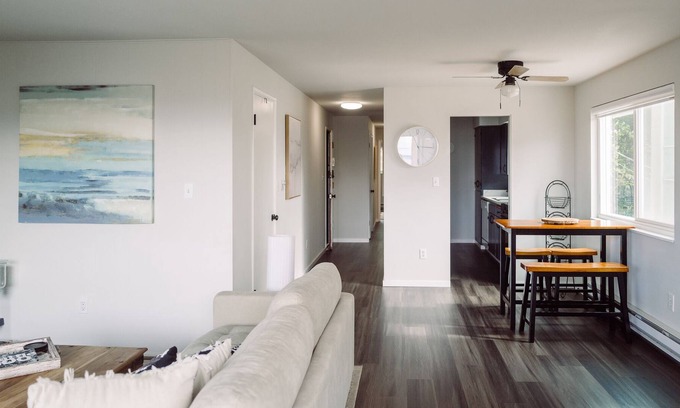 North Admiral House | Stunning Beach View Retreat: 2BR Condo on Alki Beach